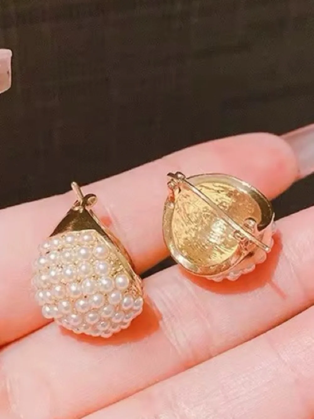 ***Exquisite Pearl Cluster Stud Earrings - Cream and Gold